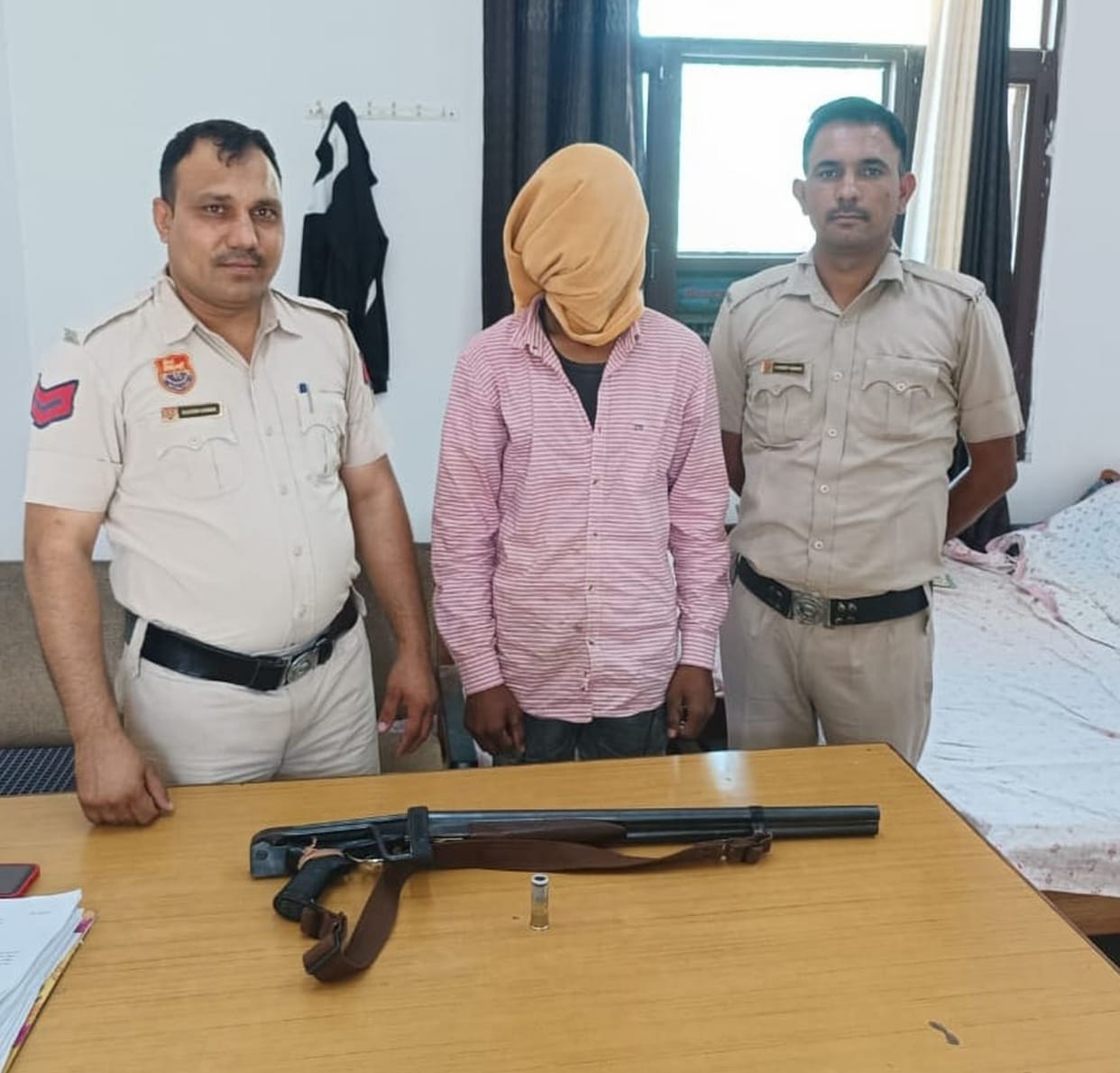 16 Police caught 5 accused in 8 hours
