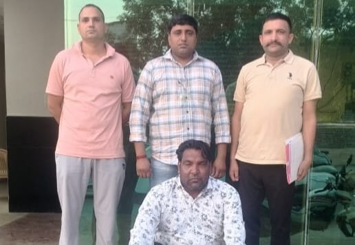 Accused of cheating female lawyer arrested