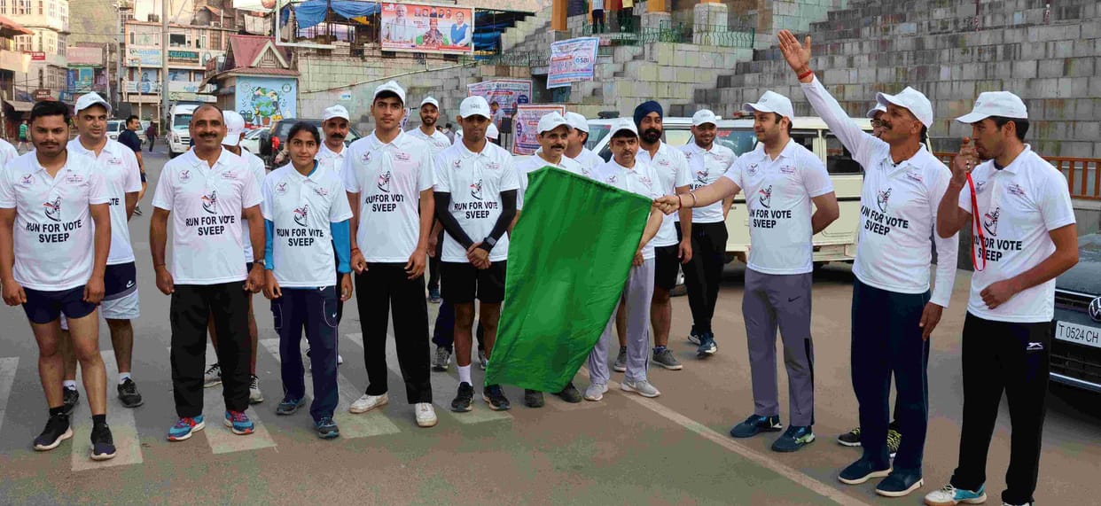 Real brothers Ramesh and Nagendra won Run for Vote Mandi Marathon