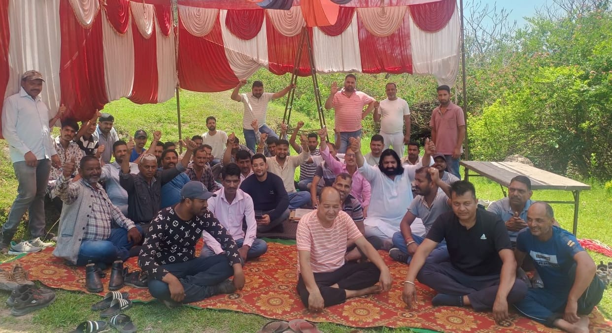Strike against the company of four lane affected people