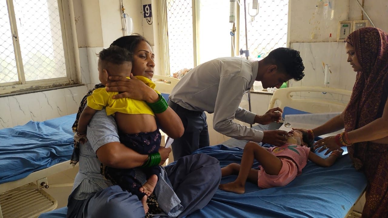  यशोदा बनकर अल्फाज को छाती से लगाए बैठी नीलम 