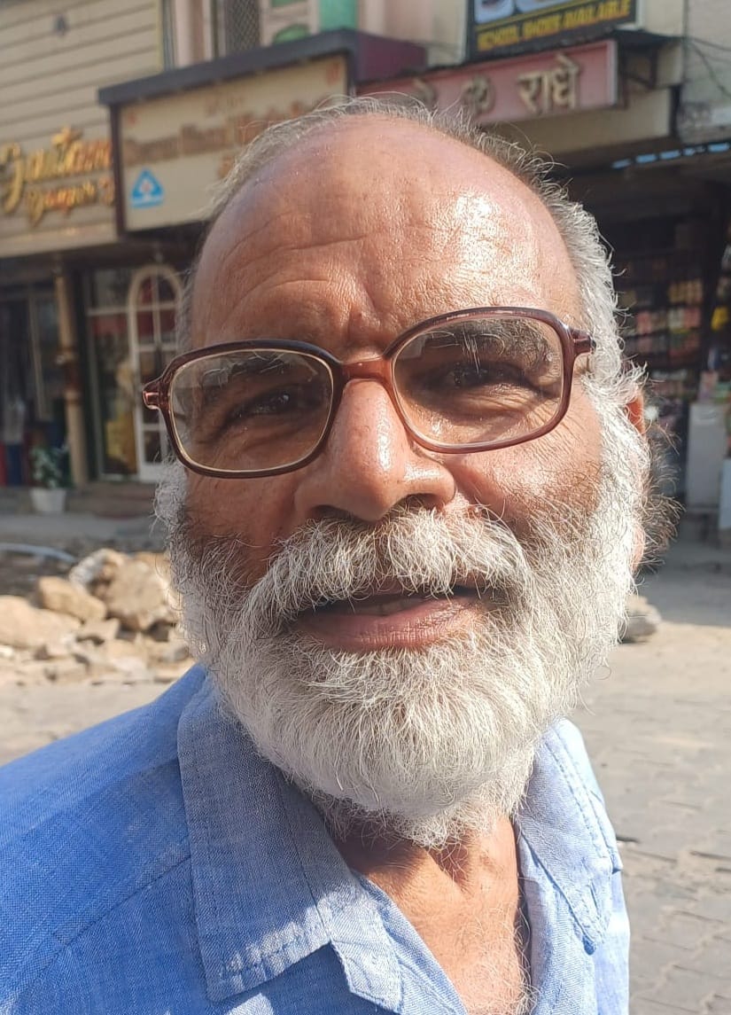 Shopkeepers upset due to uprooting of roads in Sadar Bazaar