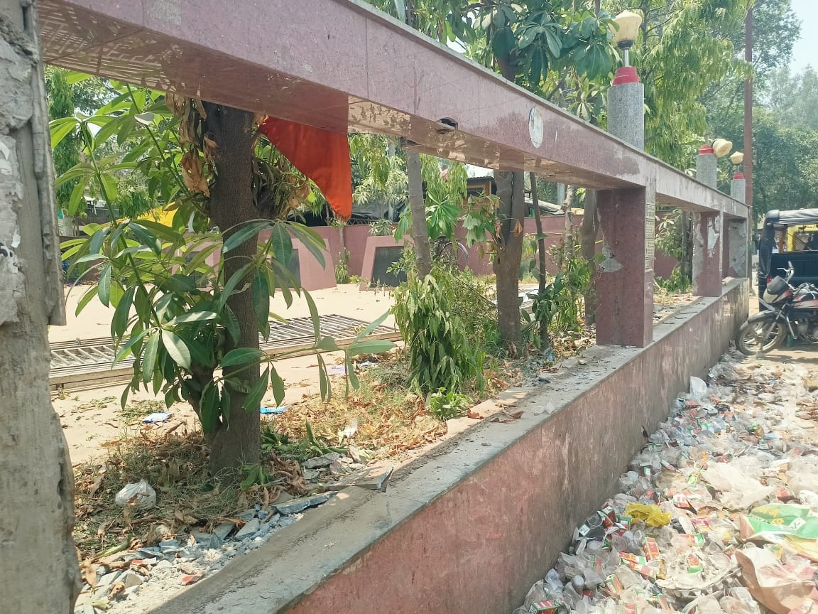 Traders themselves started removing encroachments for road widening