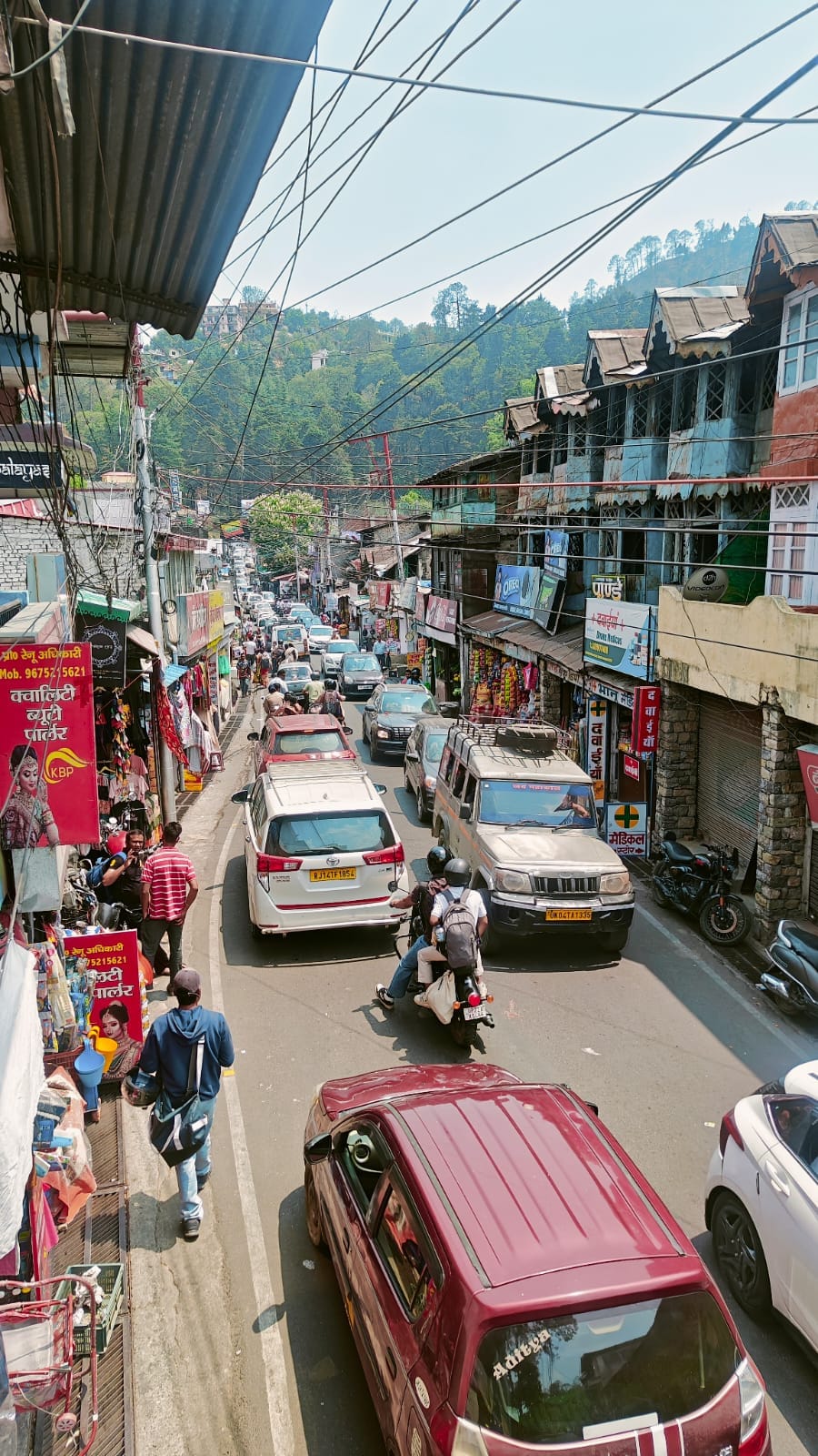 There was a traffic jam for hours from Bhimtal to Kainchidham.