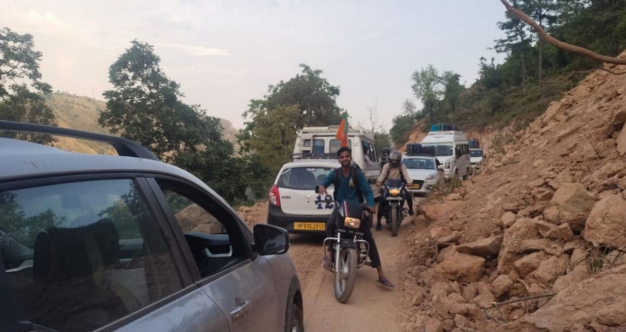 People's problems increased due to dust blowing from road cutting