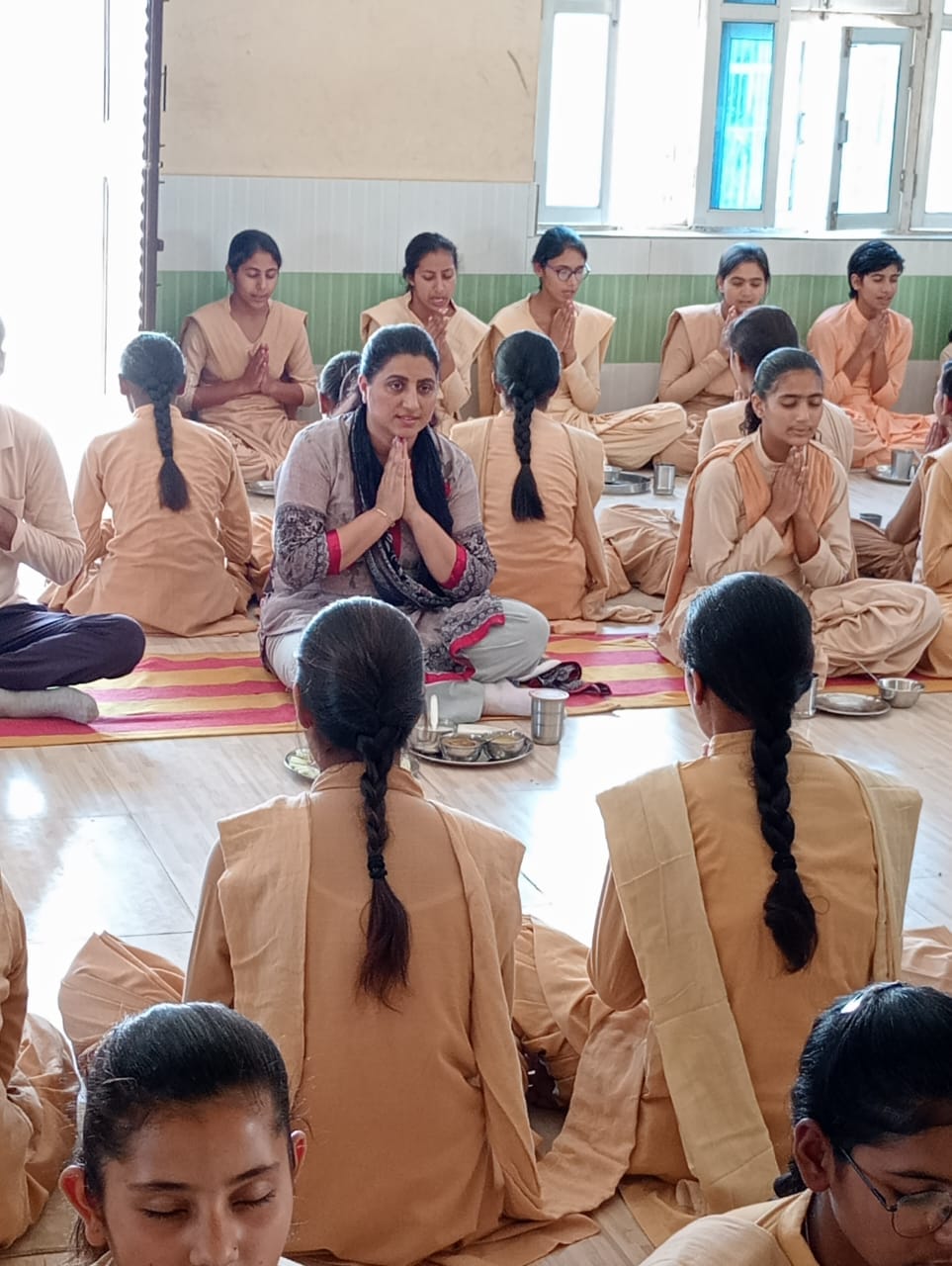 Deputy Commissioner Mandeep Kaur took food with the girl students