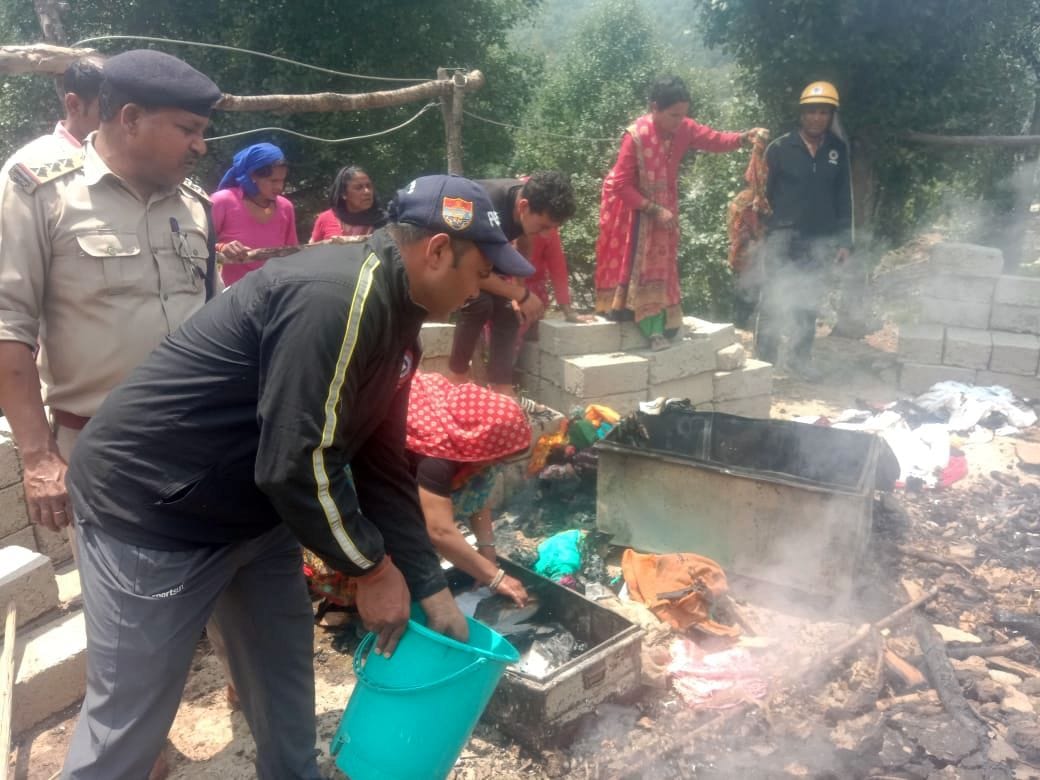 House caught fire due to unknown reasons, loss worth thousands