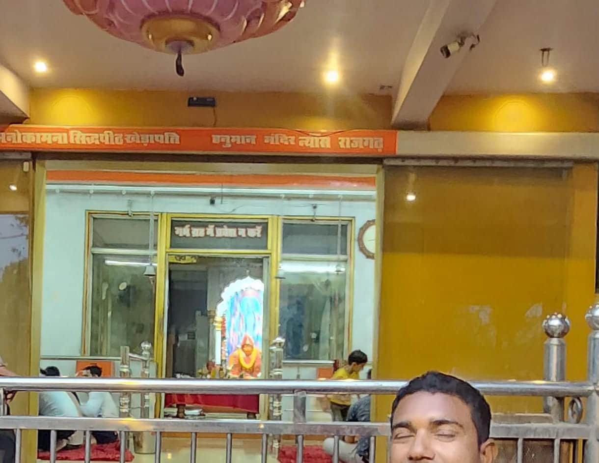 राजगढ़ का एसी वाला हनुमान मंदिर जहां चोरी की गई।