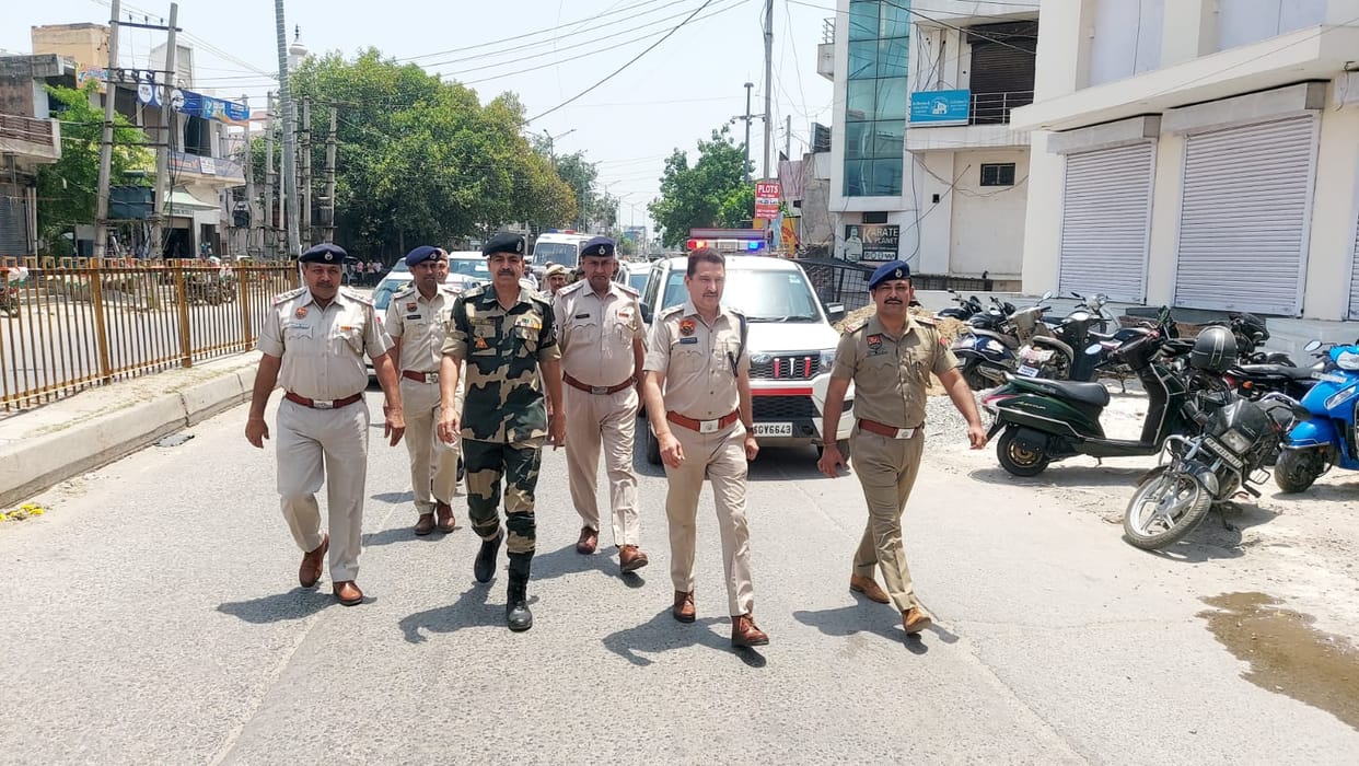 Police took out flag march in Dharuhera and Rampura area