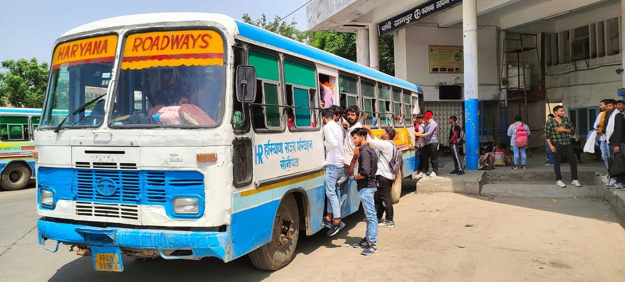 Shortage of deep buses on Khanpur route, one has to wait for hours in summer