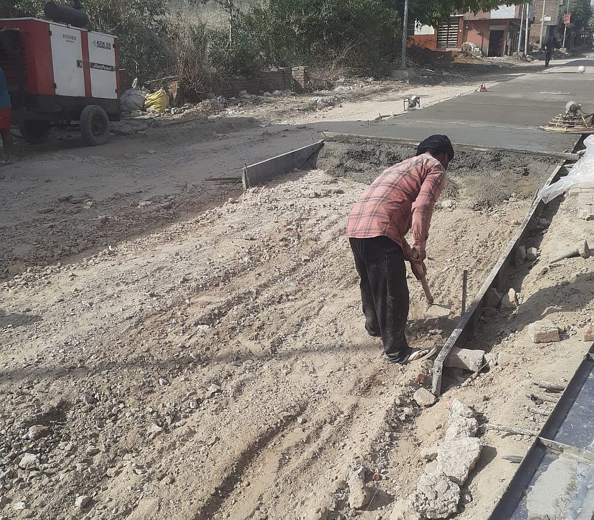 Accusation of putting less gravel in road construction