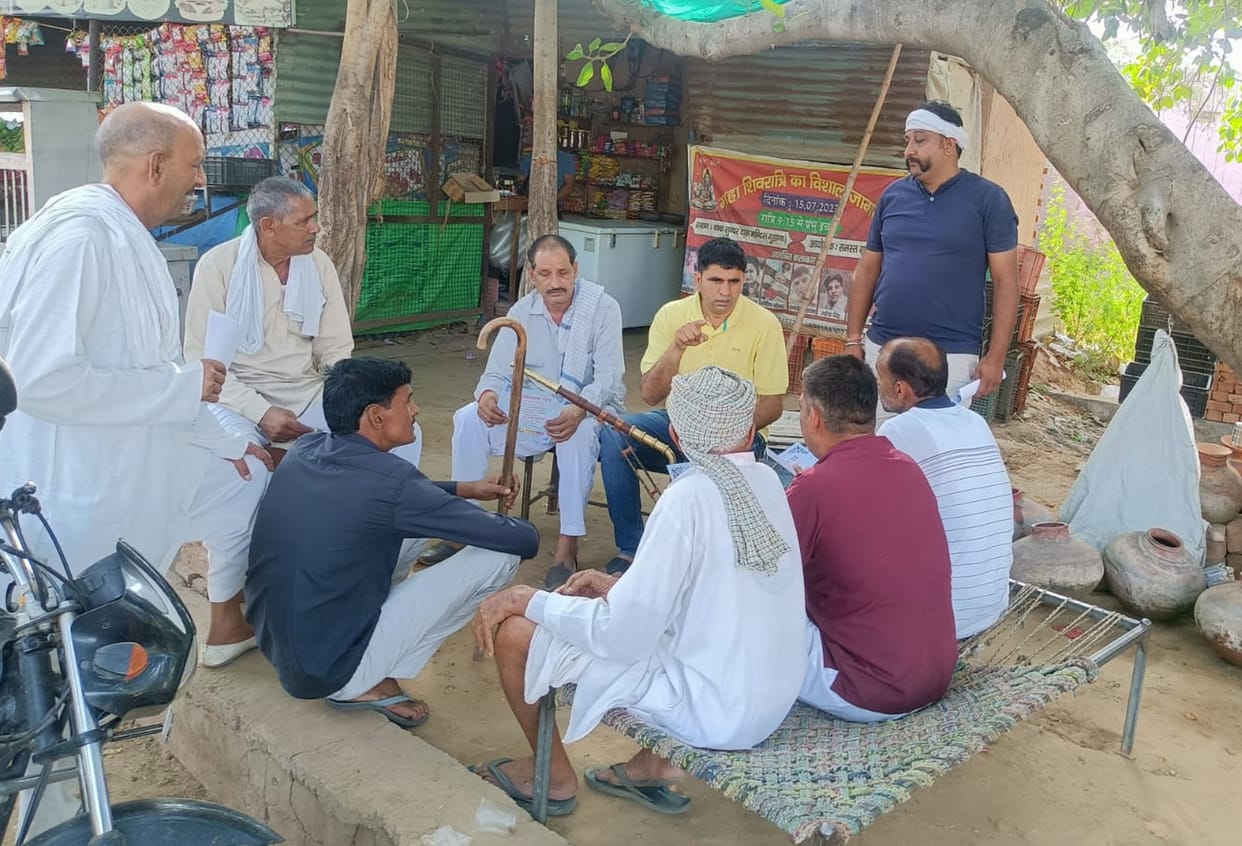 BLO giving voting invitation letter