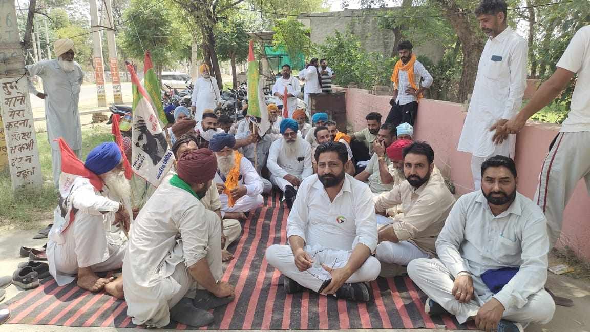 Farmer Union's protest continued for the second day outside the main gate of Jakhal police station.