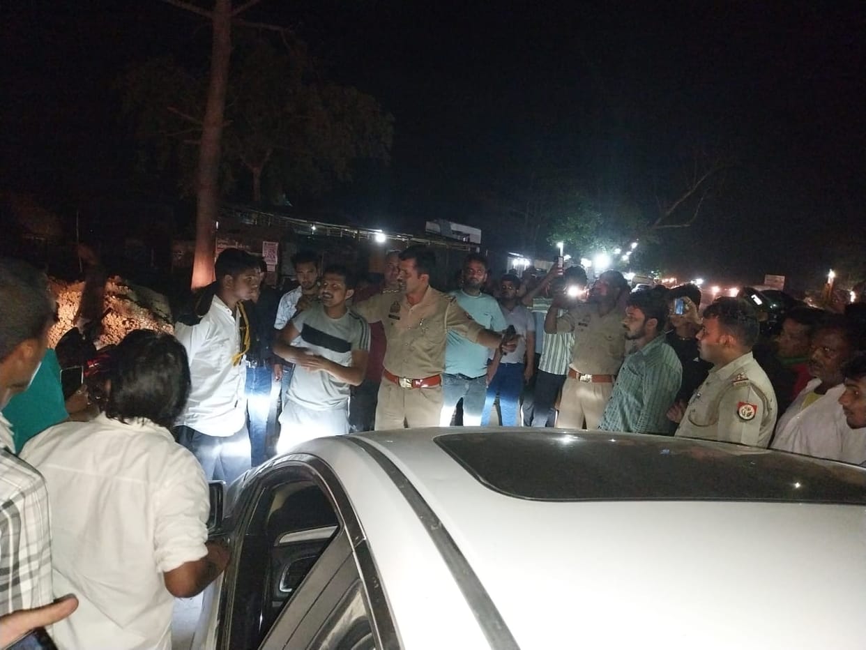 road jam after woman death in hospital