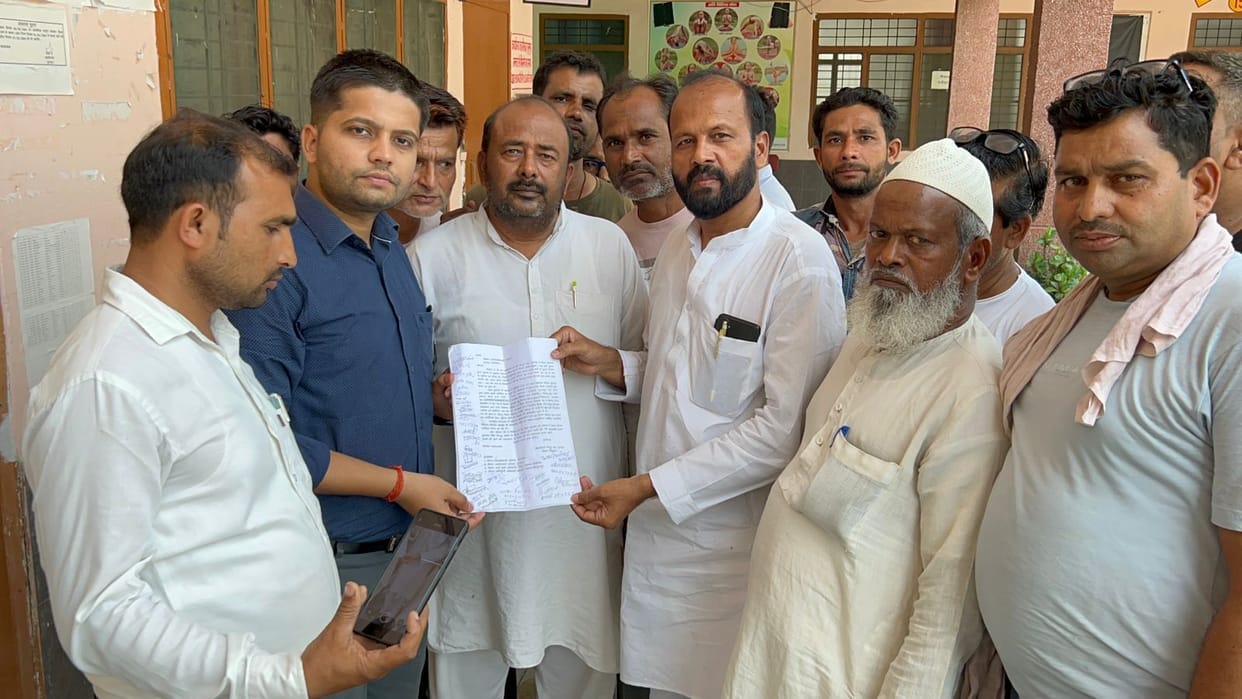 Traders submitted memorandum in protest against issuance of RC