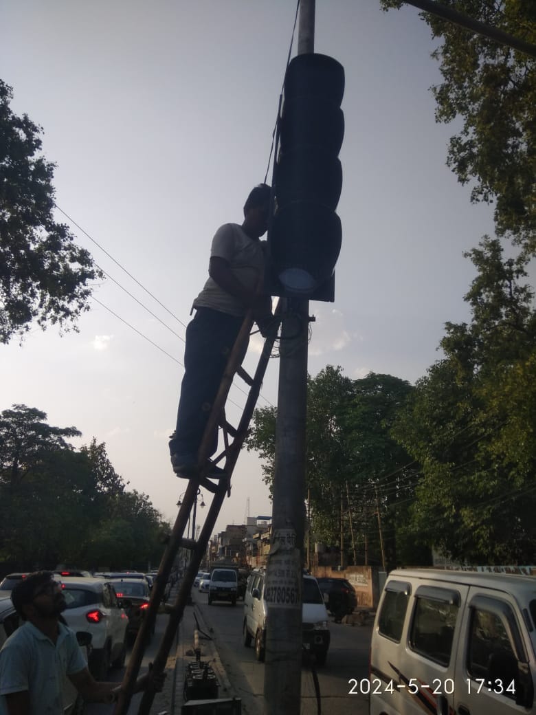 Municipal council started installing traffic lights