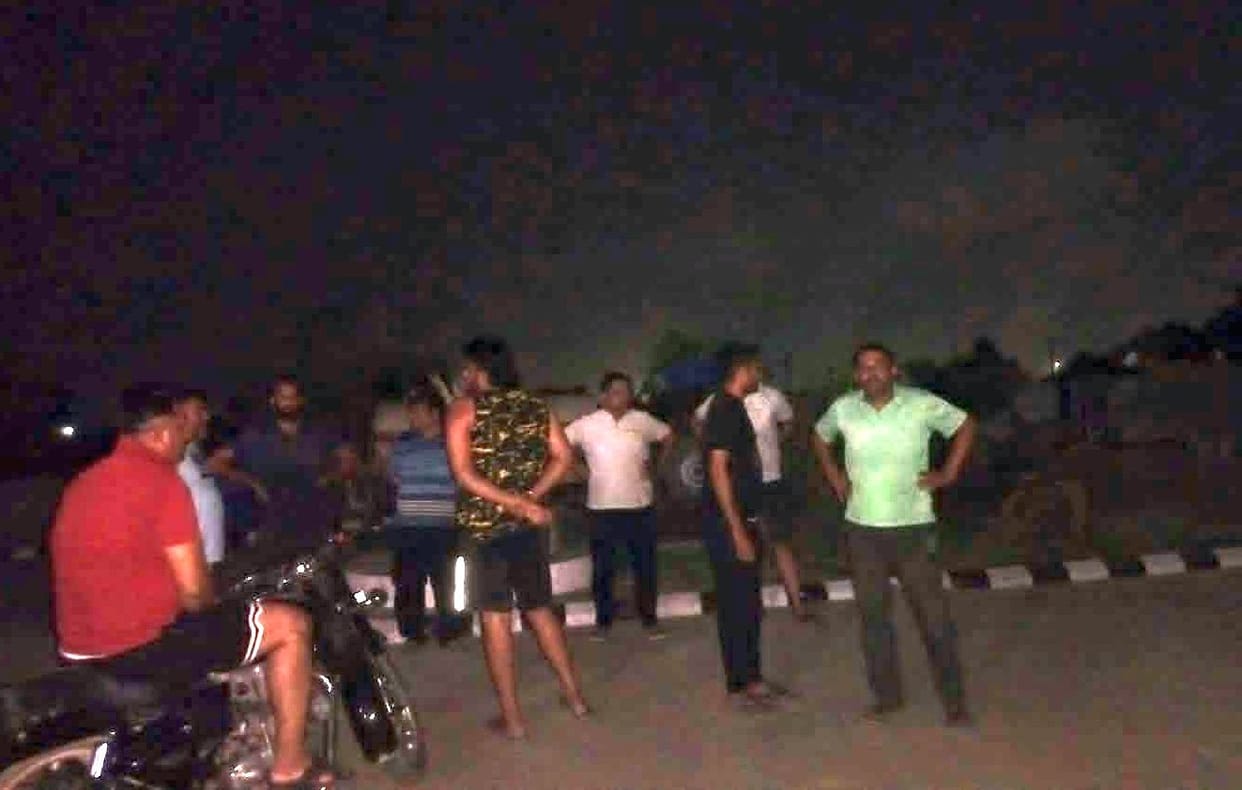 Deep electricity problem in Mapsco city, angry people locked it