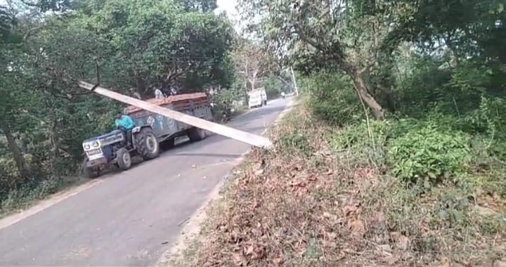 Electricity supply to 10 villages stopped due to breaking of pole
