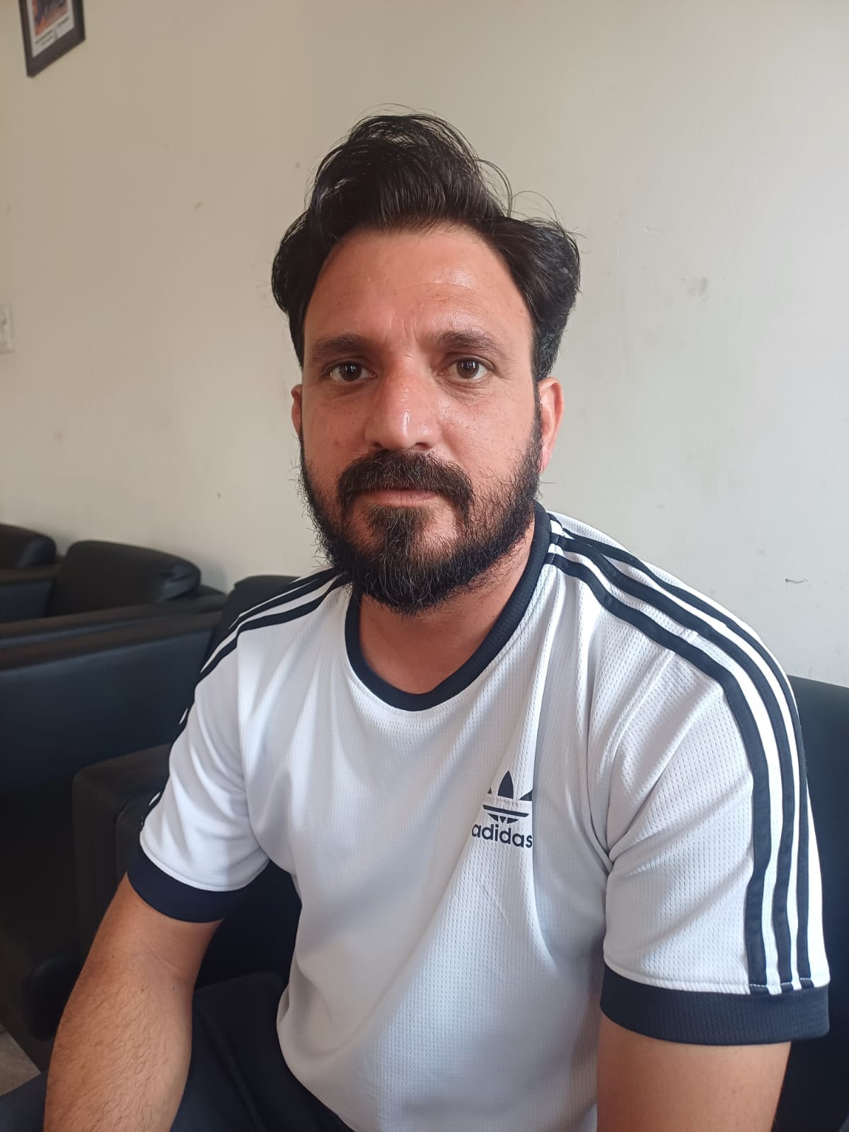 Left basketball and cricket on friend's advice, took up fencing, became a coach