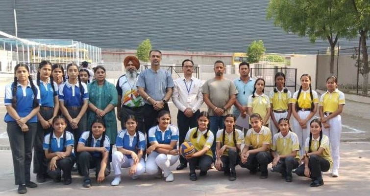 Satluj and girl students in student section

Brahmaputra House winner in category