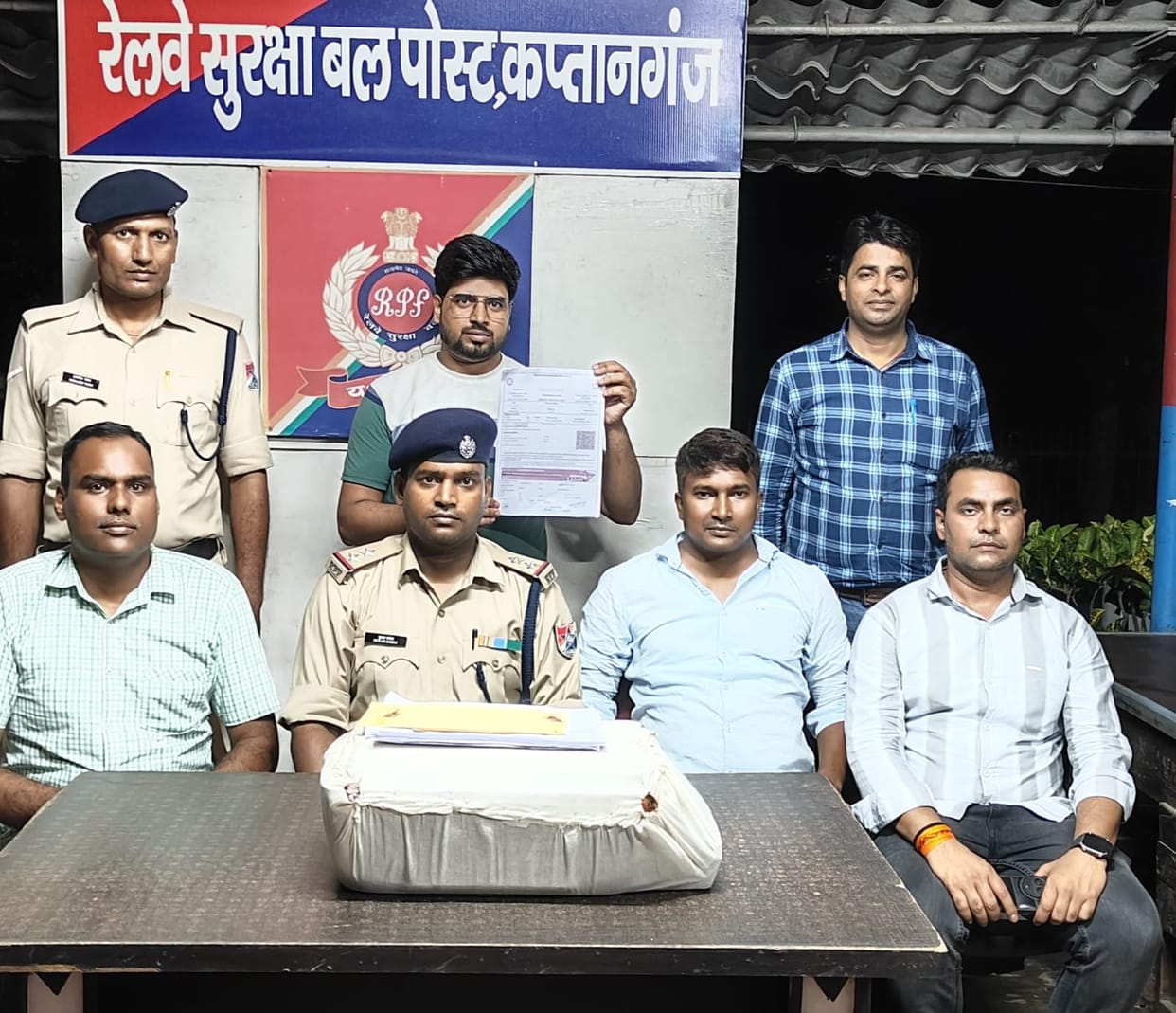 RPF caught CSC operator who was involved in rail ticket business.