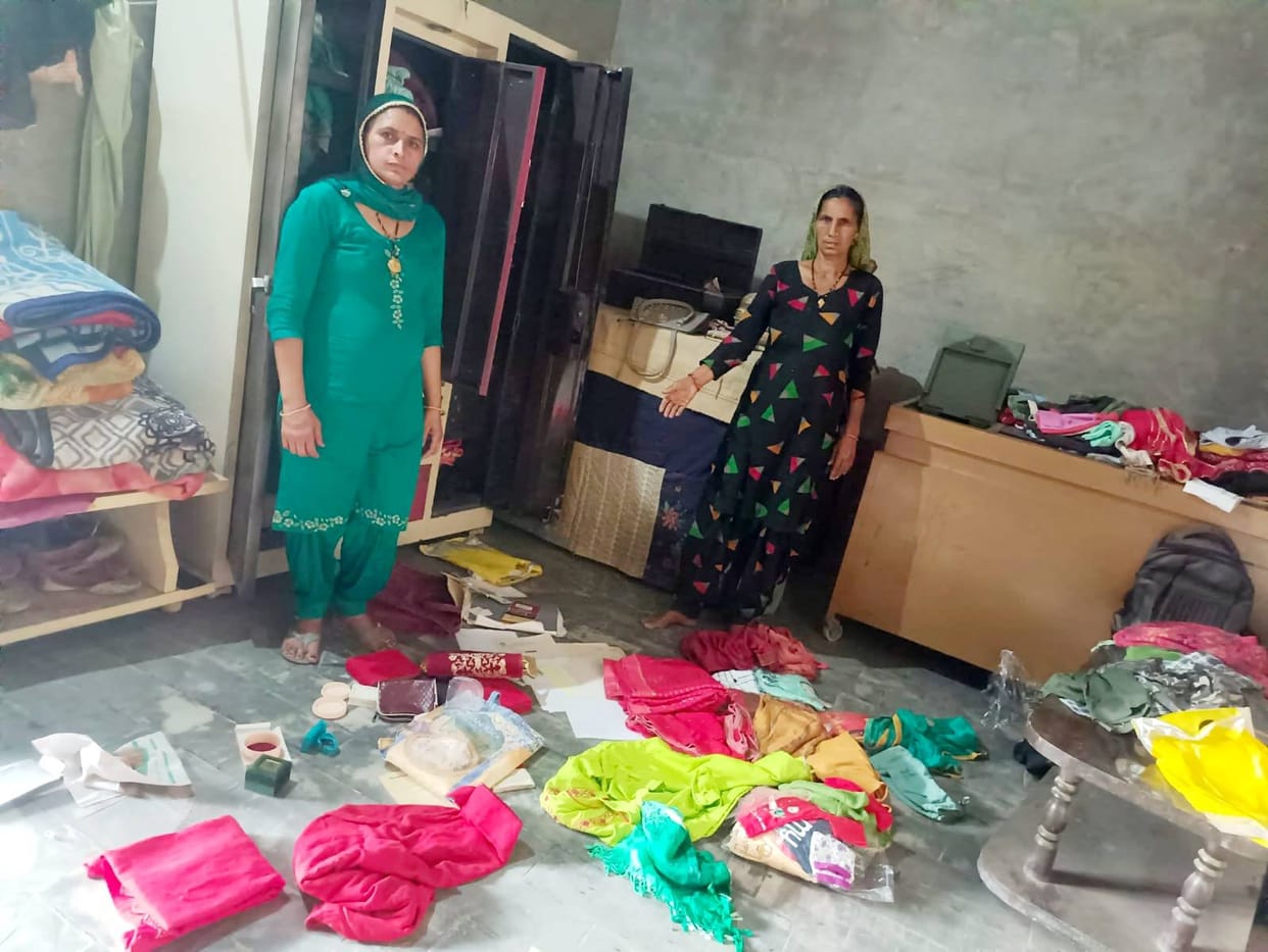 Broke into the house and stole jewelery worth Rs 8 lakh and cash worth Rs 2.10 lakh