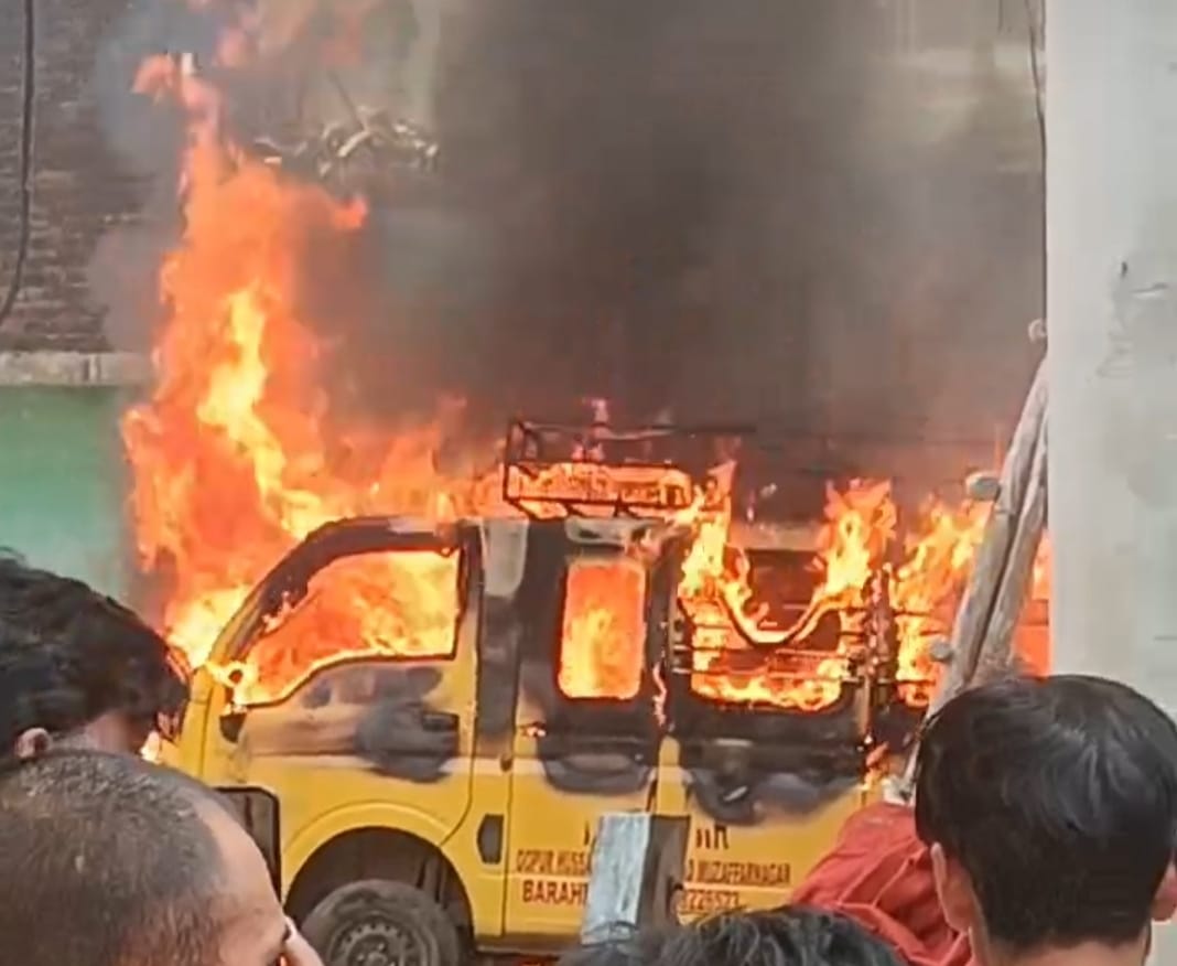 Two vehicles including school vehicle caught fire due to short circuit