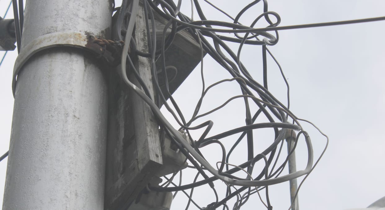 The electricity board could not make a plan to remove the web of wires.