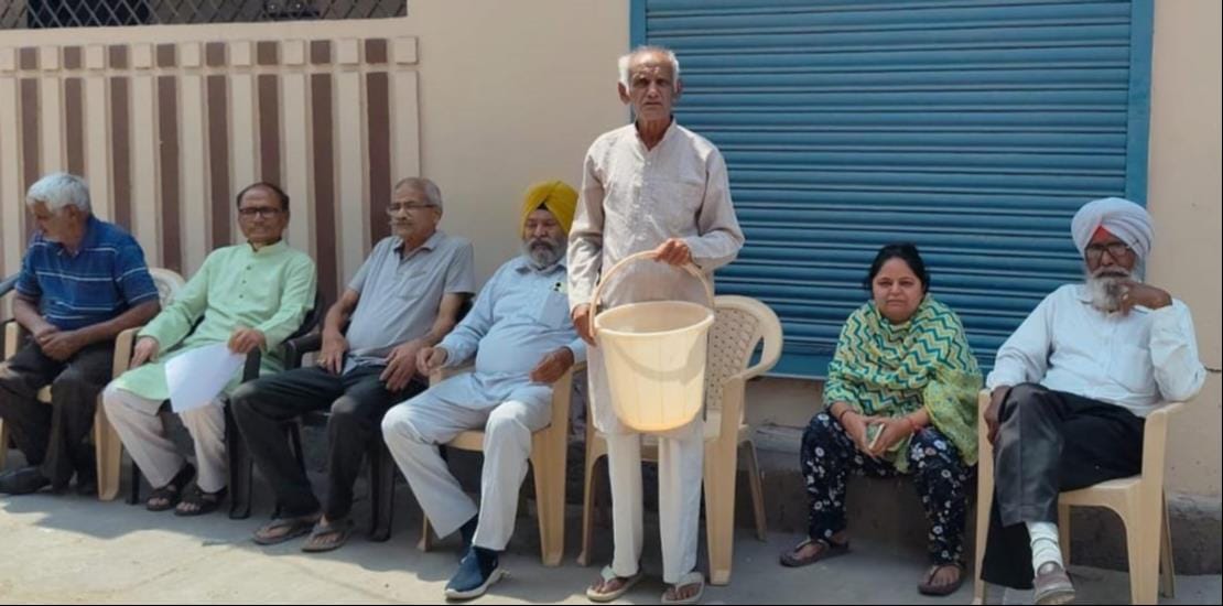 Drinking water crisis in Bharat Colony, no water for six days