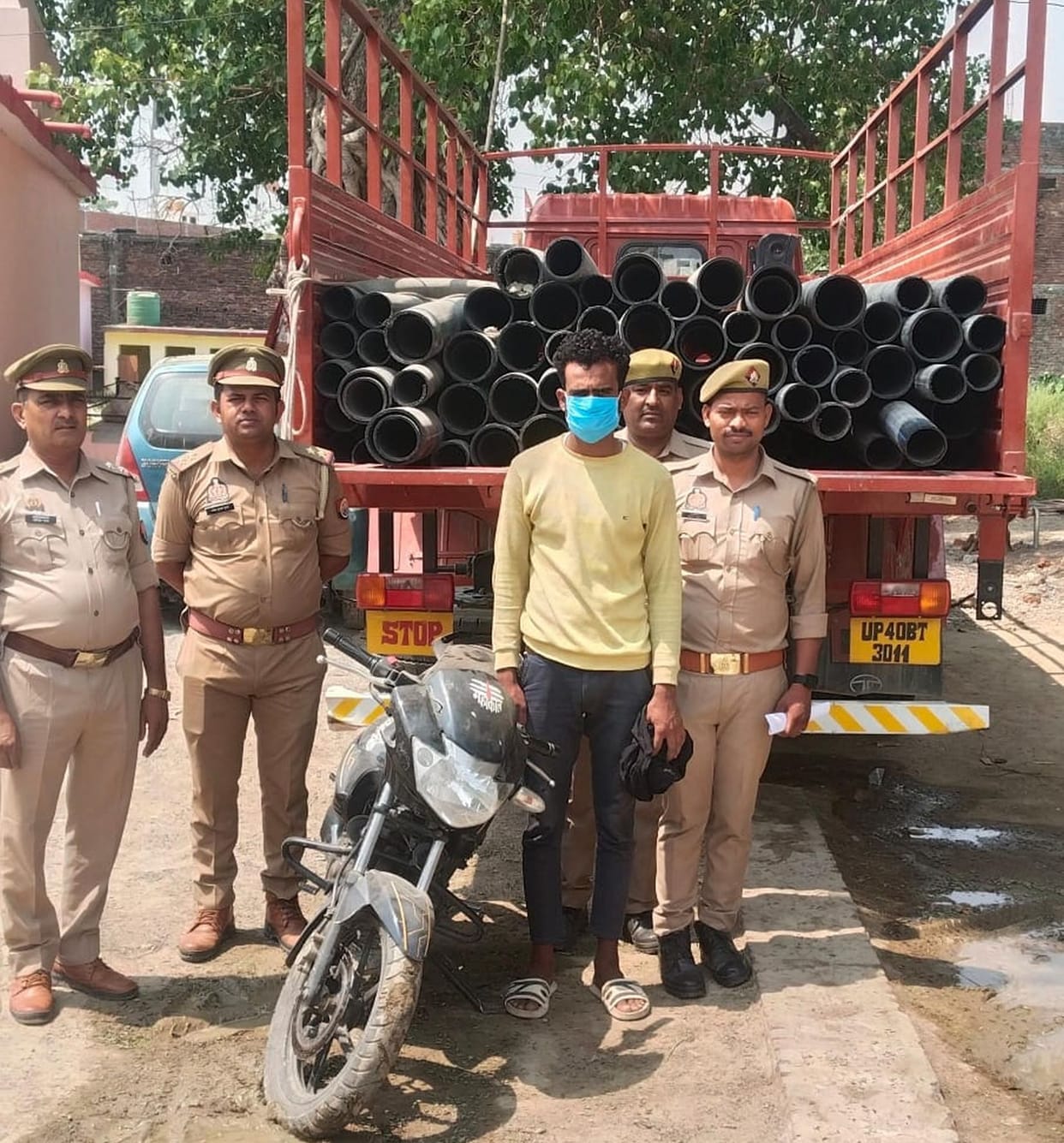 An inter-district thief arrested with a pipe worth Rs 10 lakh