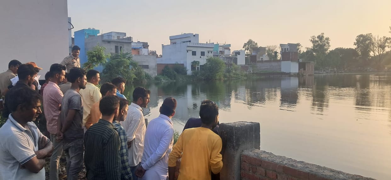 A young man suffering from illness committed suicide by jumping into the pond.