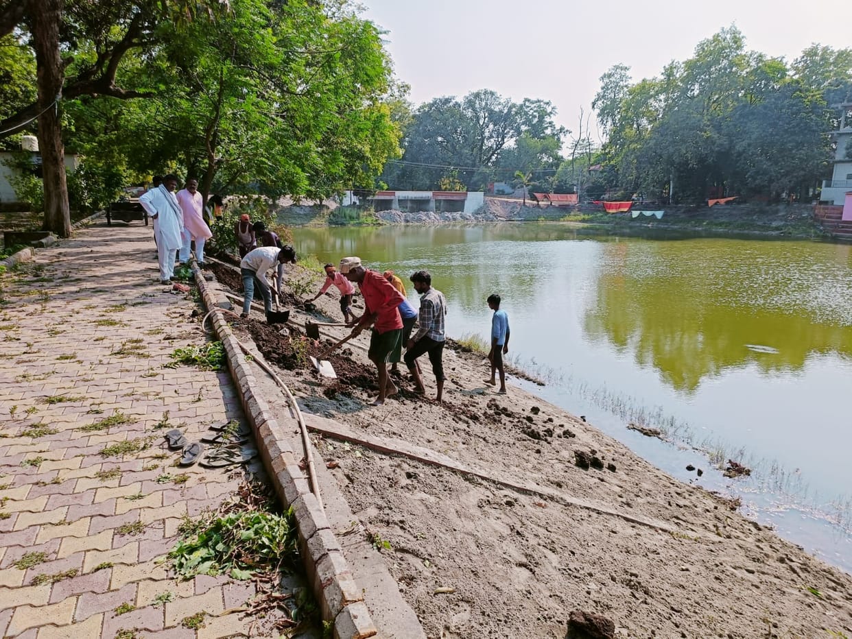 Cleaning campaign started for beautification of Gomti lakes