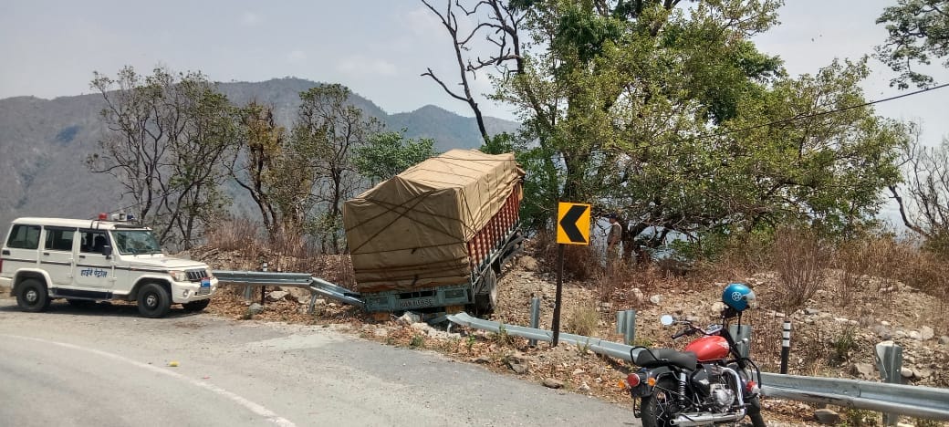 Canter brake failed on the highway, accident averted