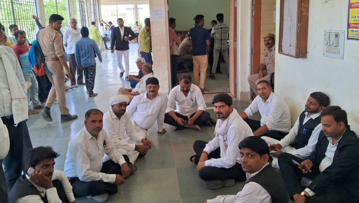 Lawyers mobilized in favor and against the judicial officer