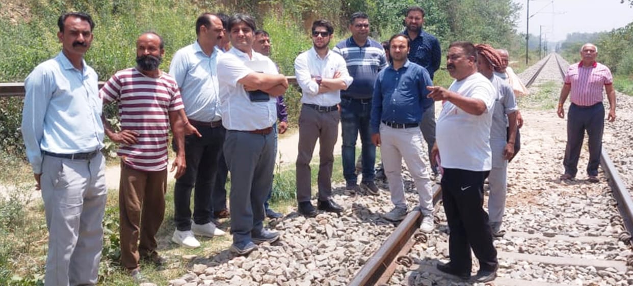 Protest of people of Jalgran Tabba ends, now they will not boycott elections