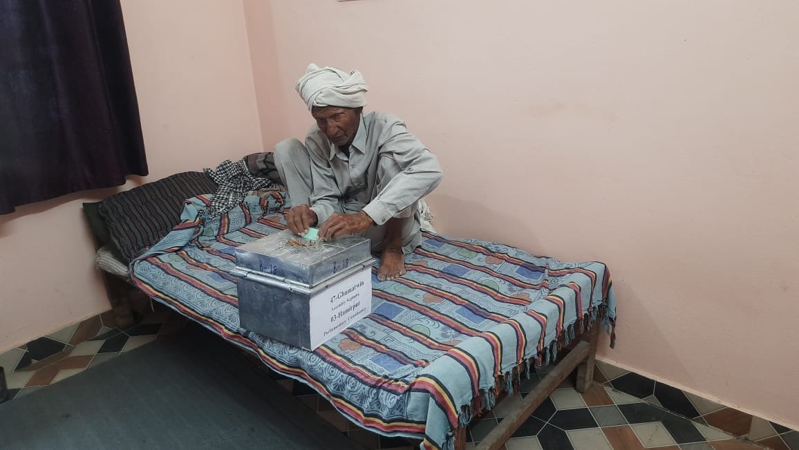 958 elderly and disabled voters voted on the first day in Bilaspur.
