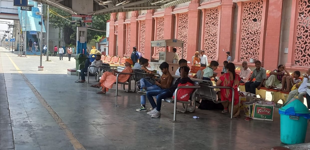 Difficulties of passengers reduced, trains started running regularly