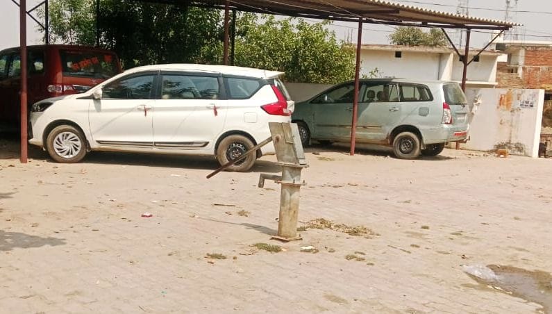 Water crisis in Nayaganj of Karari, six hand pumps installed, all damaged