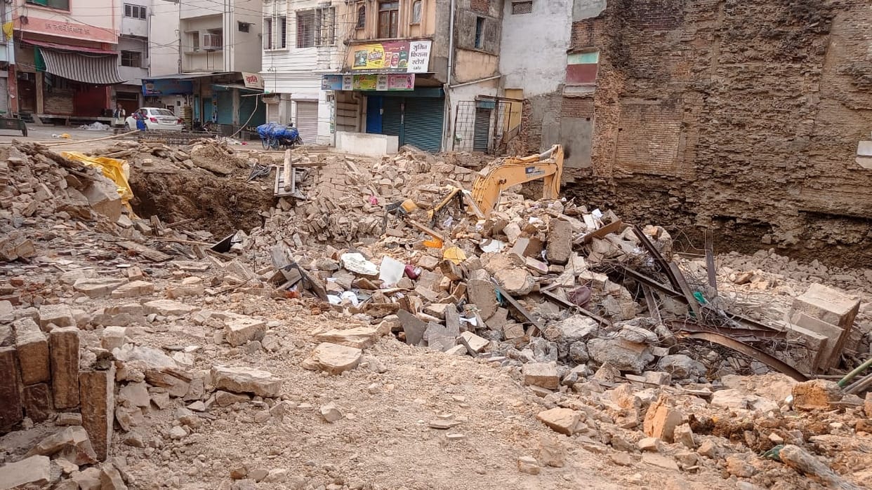 British era FIR registered against three in case of collapse of Hakganj veranda