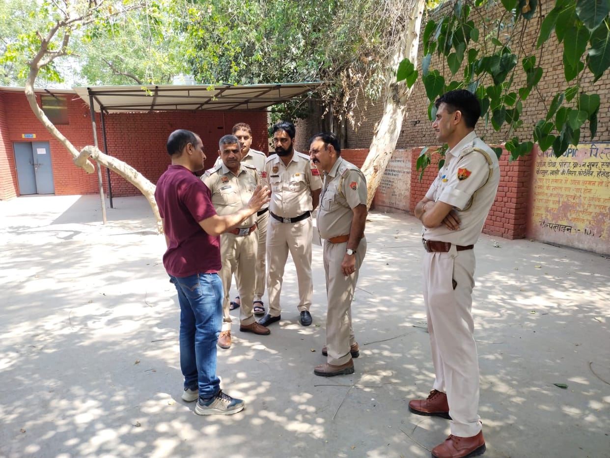 Youth murdered in village ditch, blood stained bricks and broken bottles found near the dead body