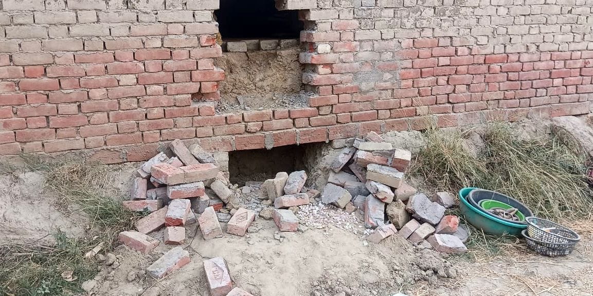 Burglary, thieves took away household items worth lakhs from the house