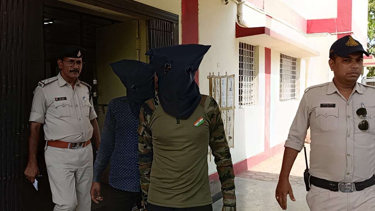 पुलिस गिरफ्त में आए चंदन तस्कर गिरोह के सदस्य