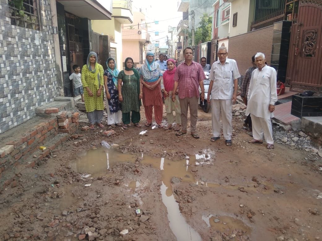 Broken drinking water line not repaired after street was uprooted, people expressed anger