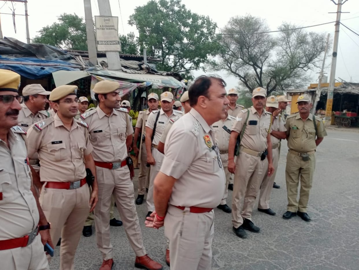 Police took out flag march in the city
