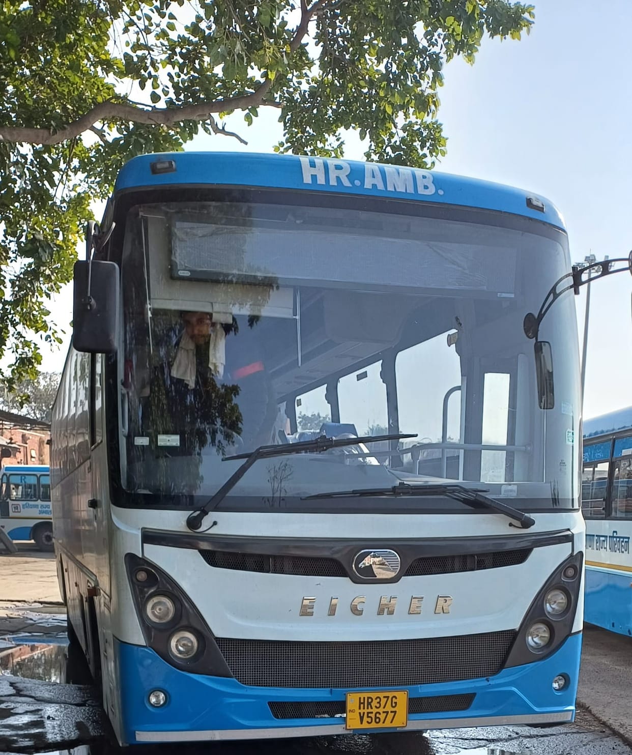For the first time, two AC buses started from Chandigarh to Mathura.