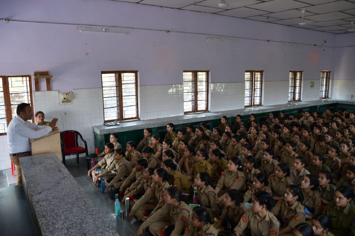 Cadets given information about selection in SSB