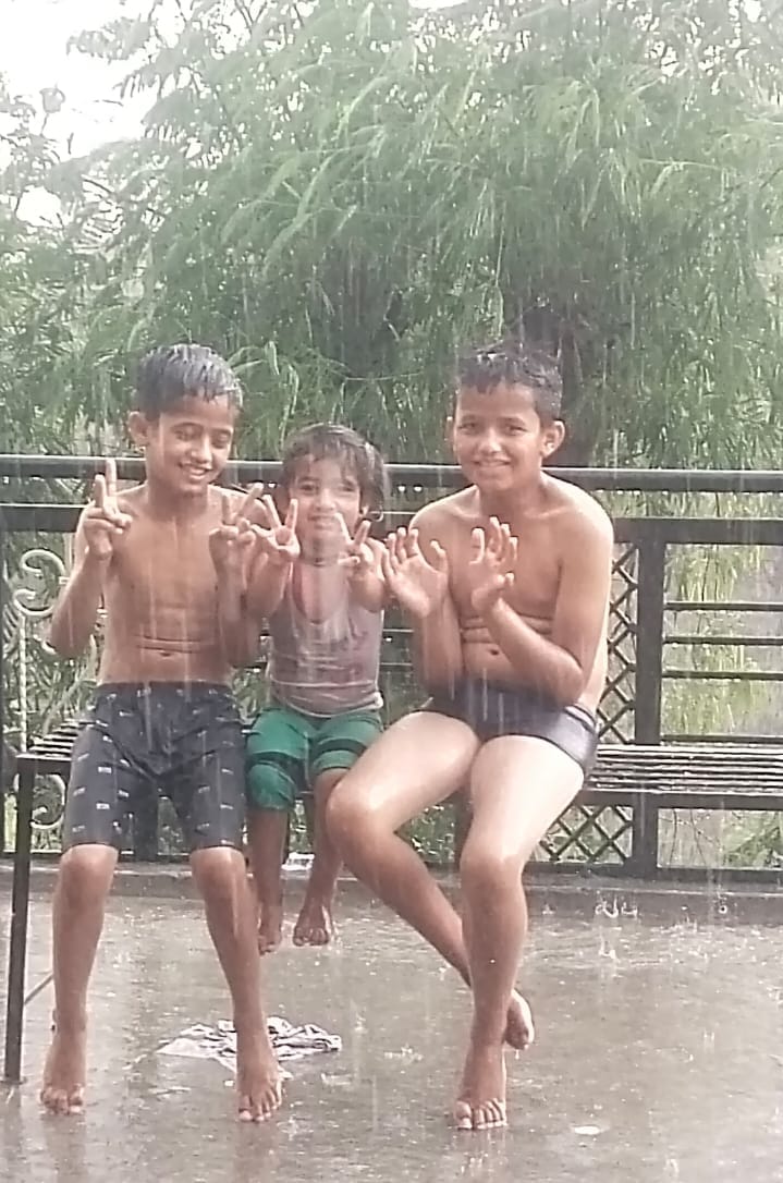 Temperature reached 43 degrees in the district, people started sweating due to heat wave