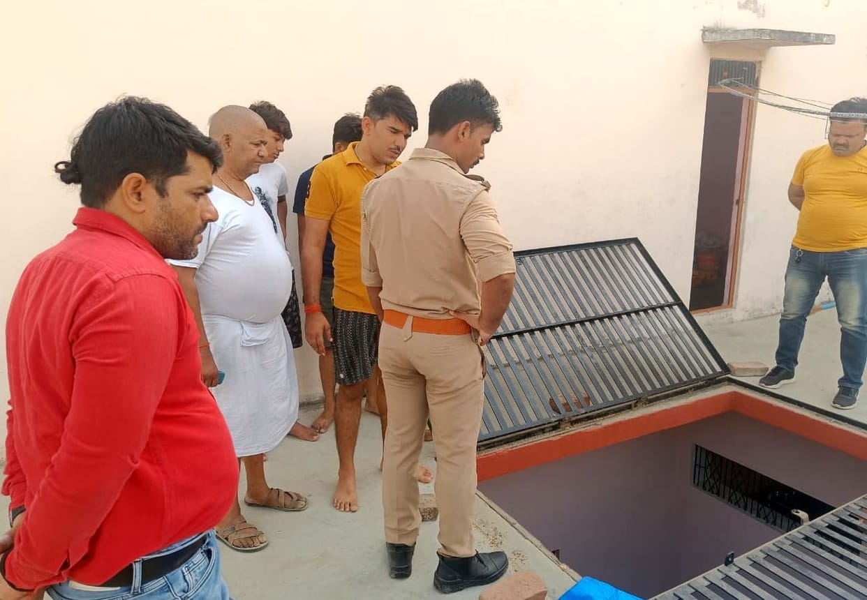 10 lakh rupees stolen along with cash and jewelery from the house of a late policeman