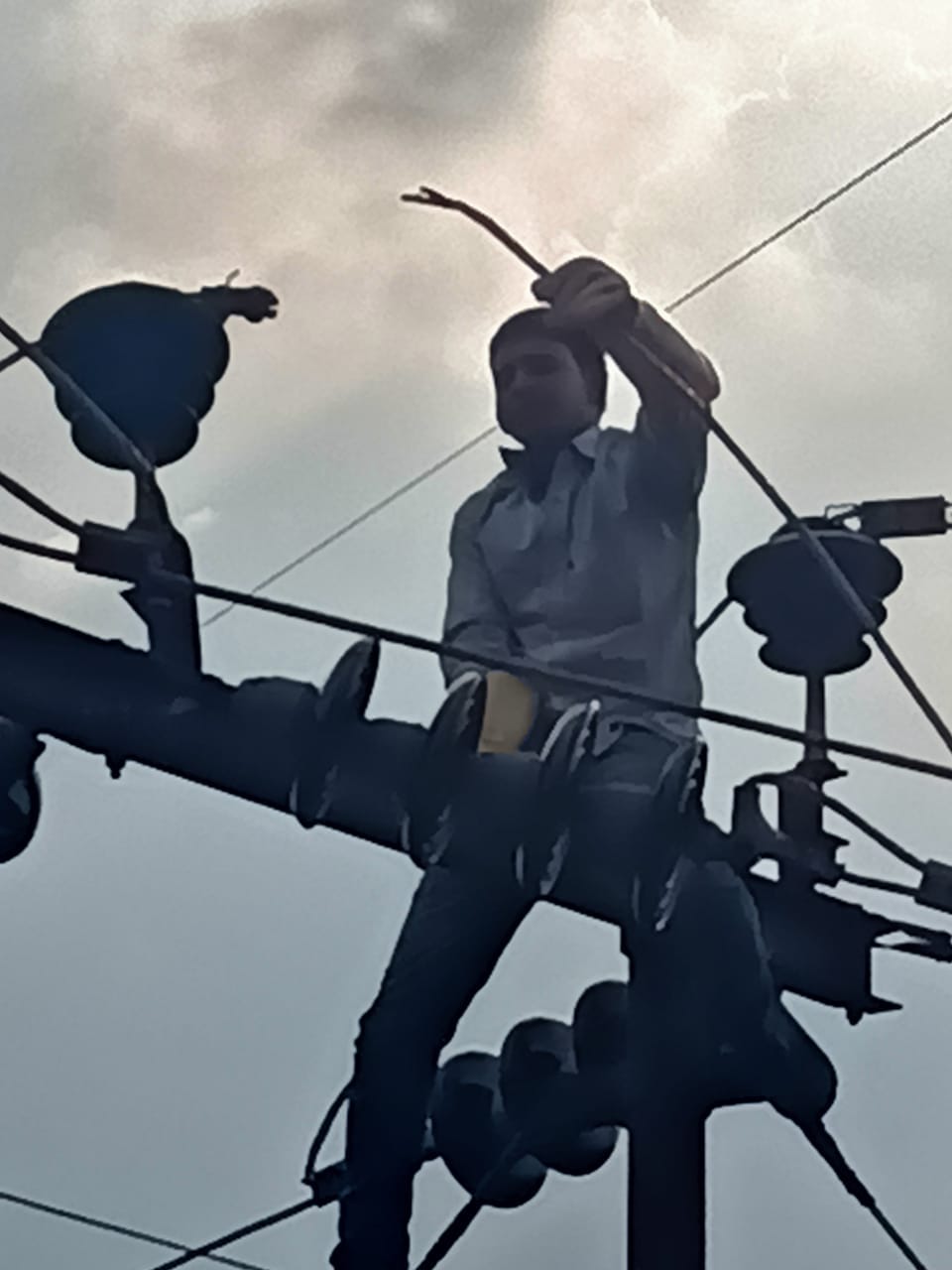 Half of the city lost electricity, 30 thousand people worried