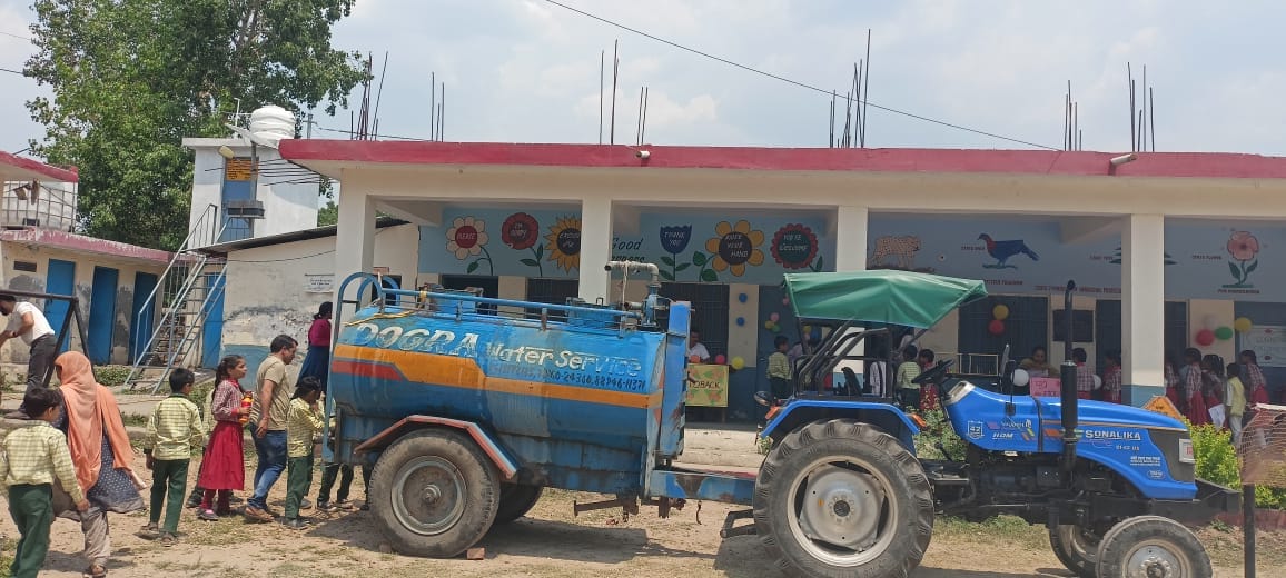 Water crisis in schools due to extreme heat, tankers have to be called for.